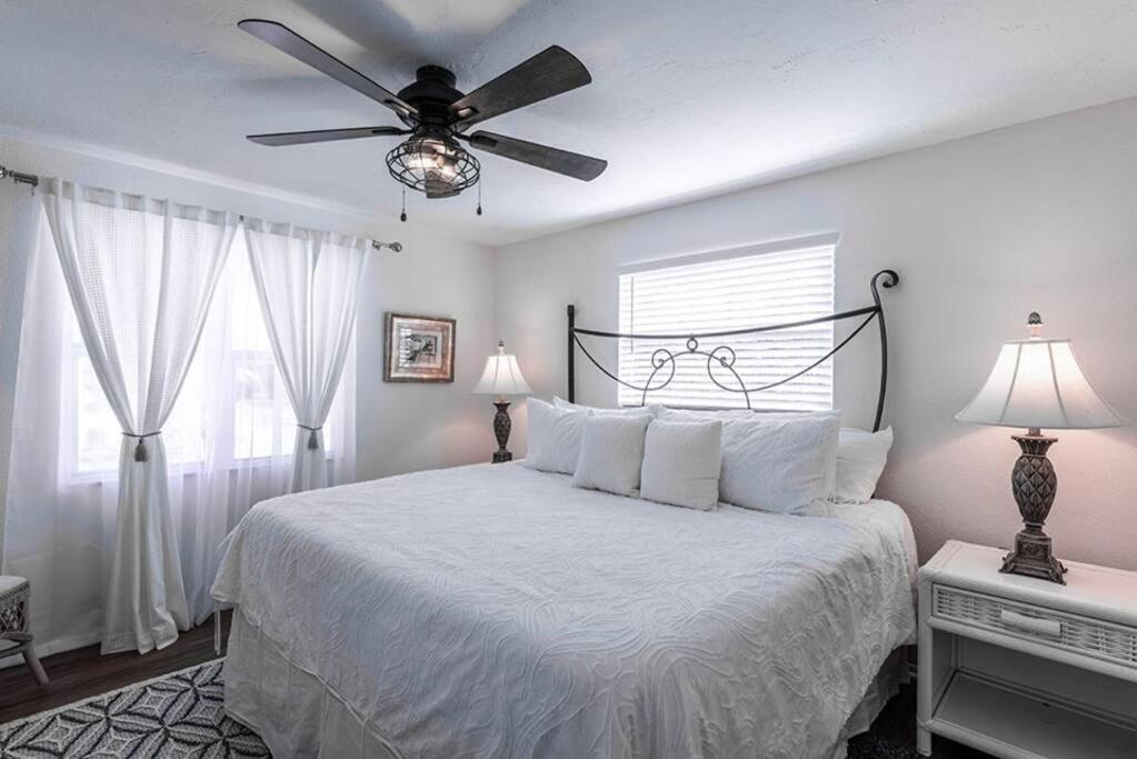 Your Tranquil Escape Is Found Directly On The Beach At The Serenity Beach Condo. Siesta Key Eksteriør bilde