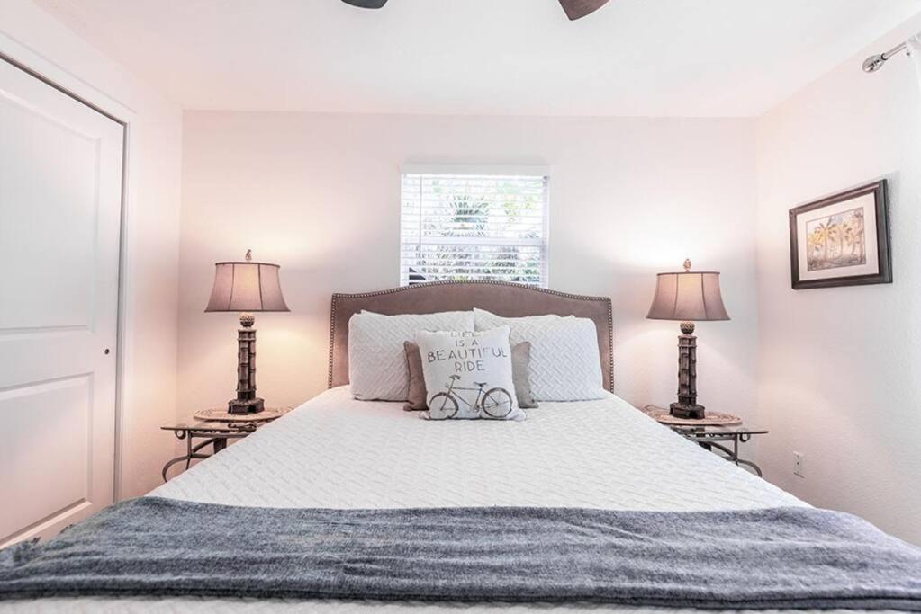 Your Tranquil Escape Is Found Directly On The Beach At The Serenity Beach Condo. Siesta Key Eksteriør bilde
