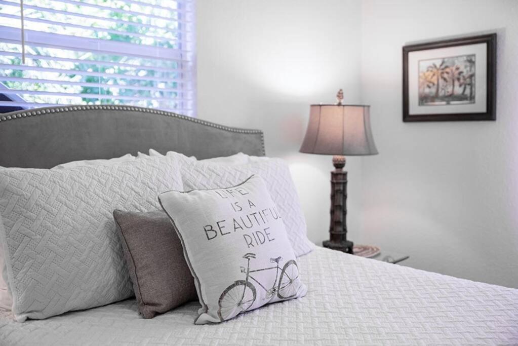Your Tranquil Escape Is Found Directly On The Beach At The Serenity Beach Condo. Siesta Key Eksteriør bilde