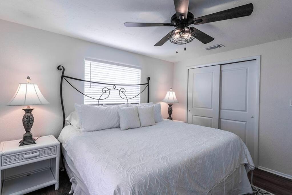 Your Tranquil Escape Is Found Directly On The Beach At The Serenity Beach Condo. Siesta Key Eksteriør bilde