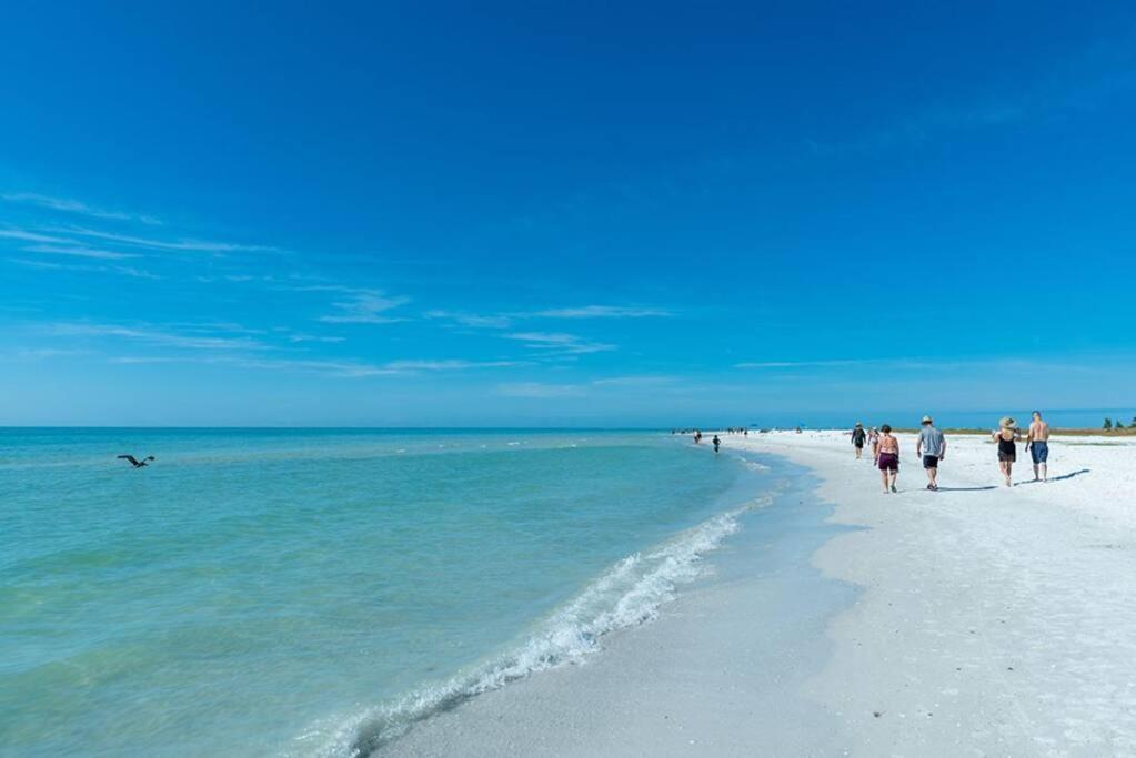Your Tranquil Escape Is Found Directly On The Beach At The Serenity Beach Condo. Siesta Key Eksteriør bilde